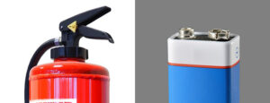 Illustration zum Brandschutz-Fachartikel Li-Batterielagerung von Dr.-Ing. Wolfgang J. Friedl. Li-Batterien bergen Gefahren, die sich potenzieren, sobald große Mengen gelagert werden. Wie Batterielagerung sicherer geht, zeigt dieser Fachartikel.